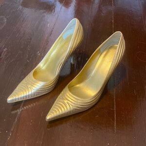 Gold Bright Patterned Pointed Heels